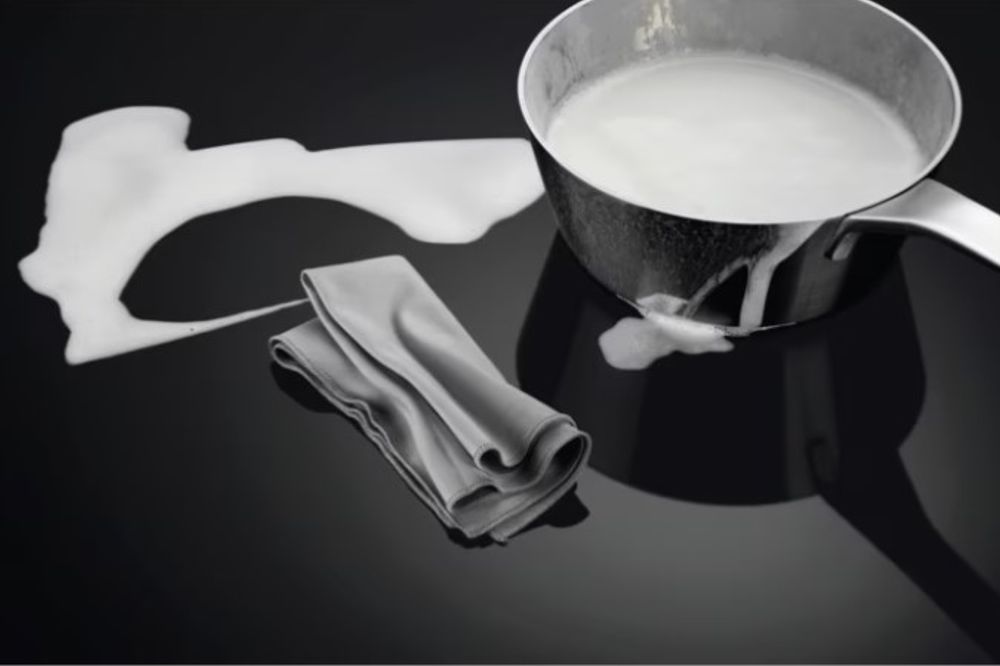 Aeg platetopp med ventilator CCE84779CB 83 cm med kullfilter