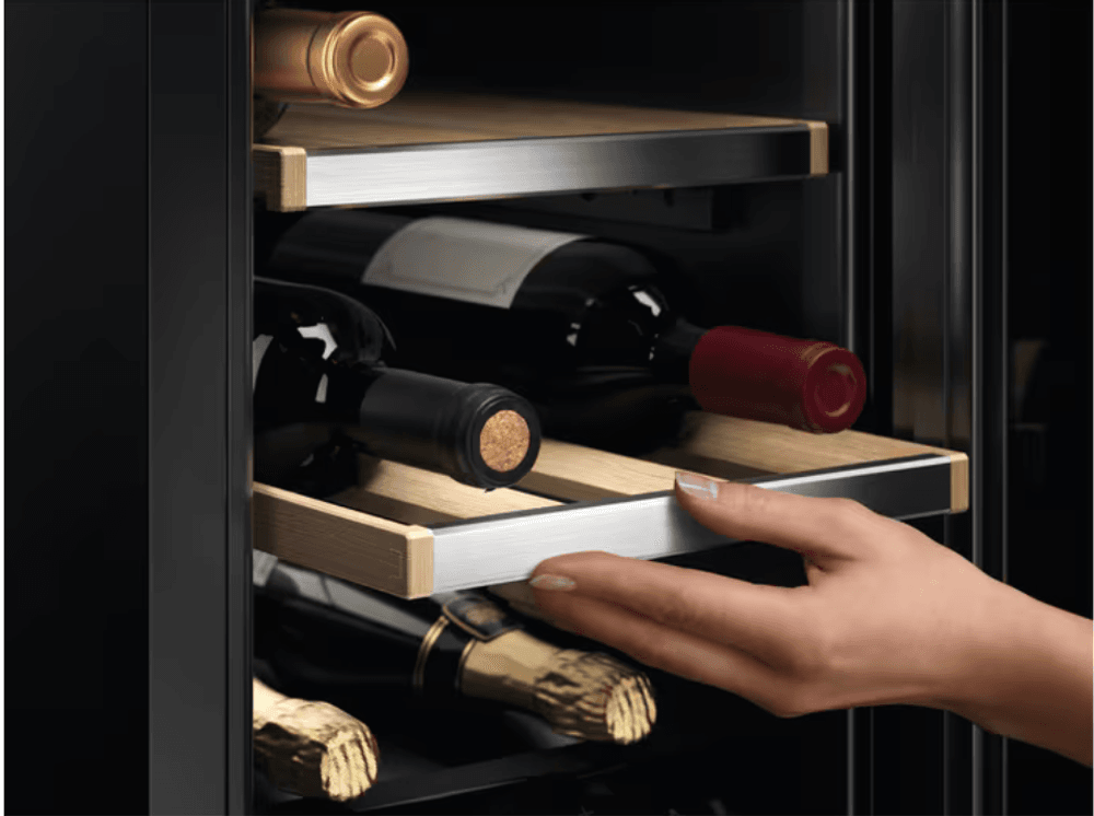 Electrolux 700 integrert vinskap 18 flasker 81.8 cm EWUS018B7B 923421260