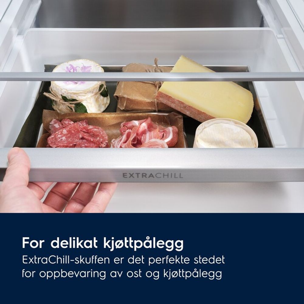 Electrolux frittstående kombiskap i stål 186 cm LNC7ME32X4