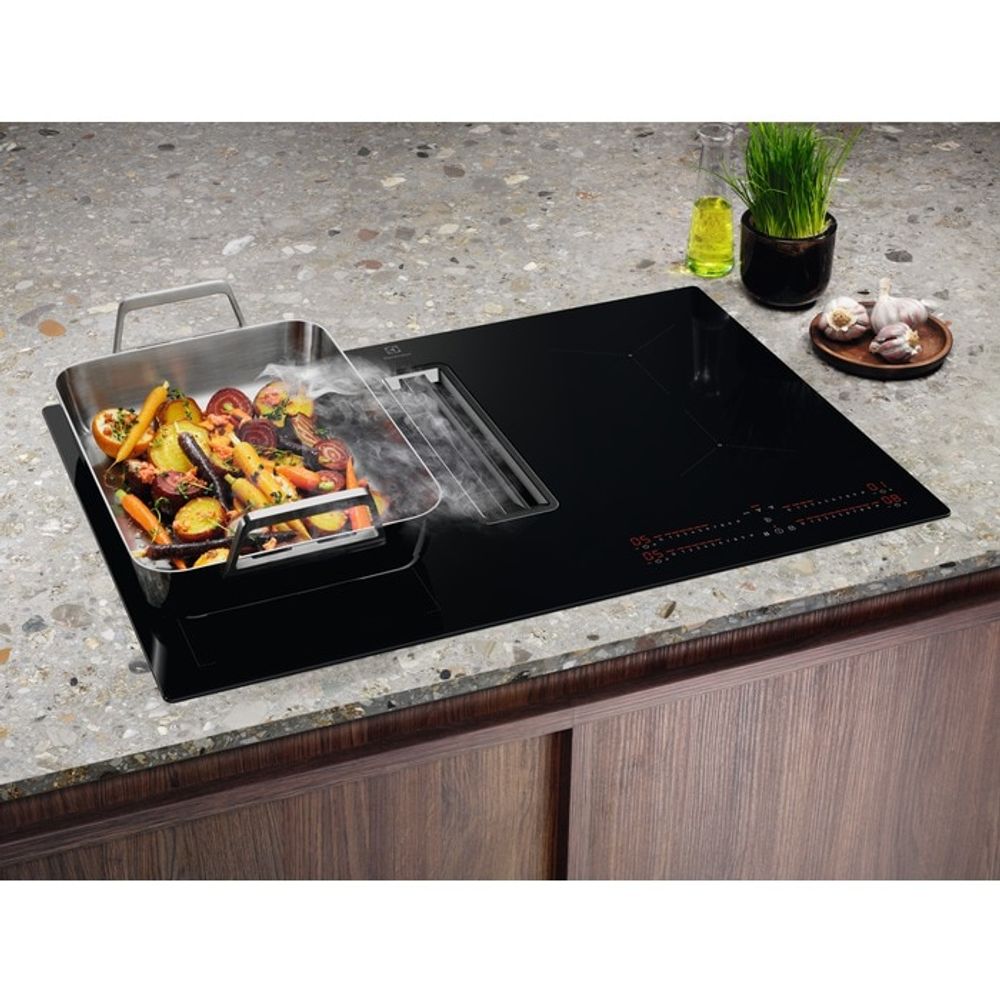 Electrolux Induksjonstopp med integrert ventilator 80 cm HHOB860FMC 